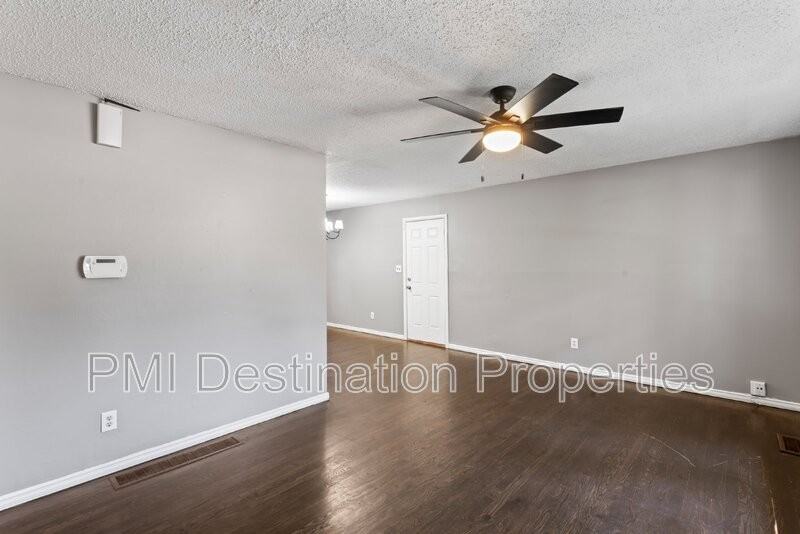 10812 E 49th St - Photo 2 of 31