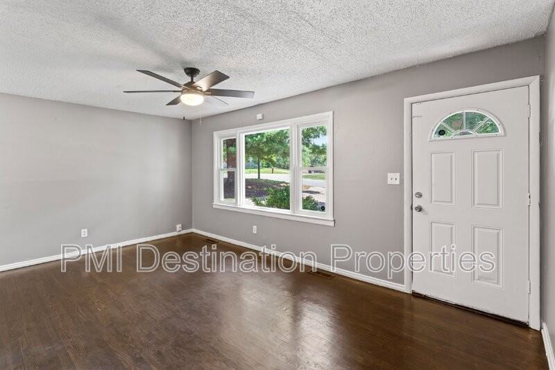 10812 E 49th St - Photo 3 of 31