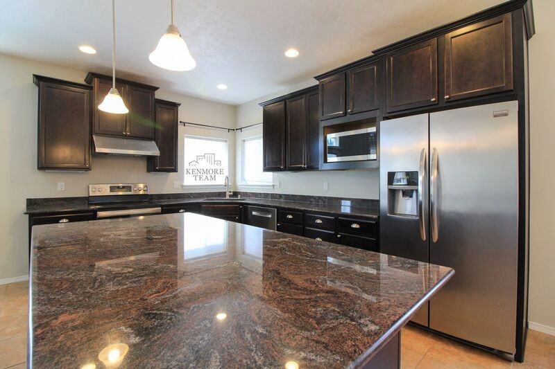 727 Pinnacle Dr - Photo 2 of 17