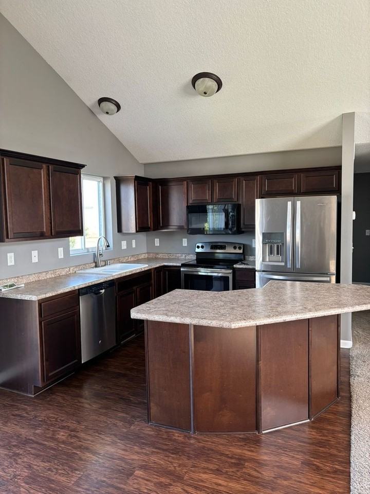 3209 Birch St Sw - Photo 3 of 12