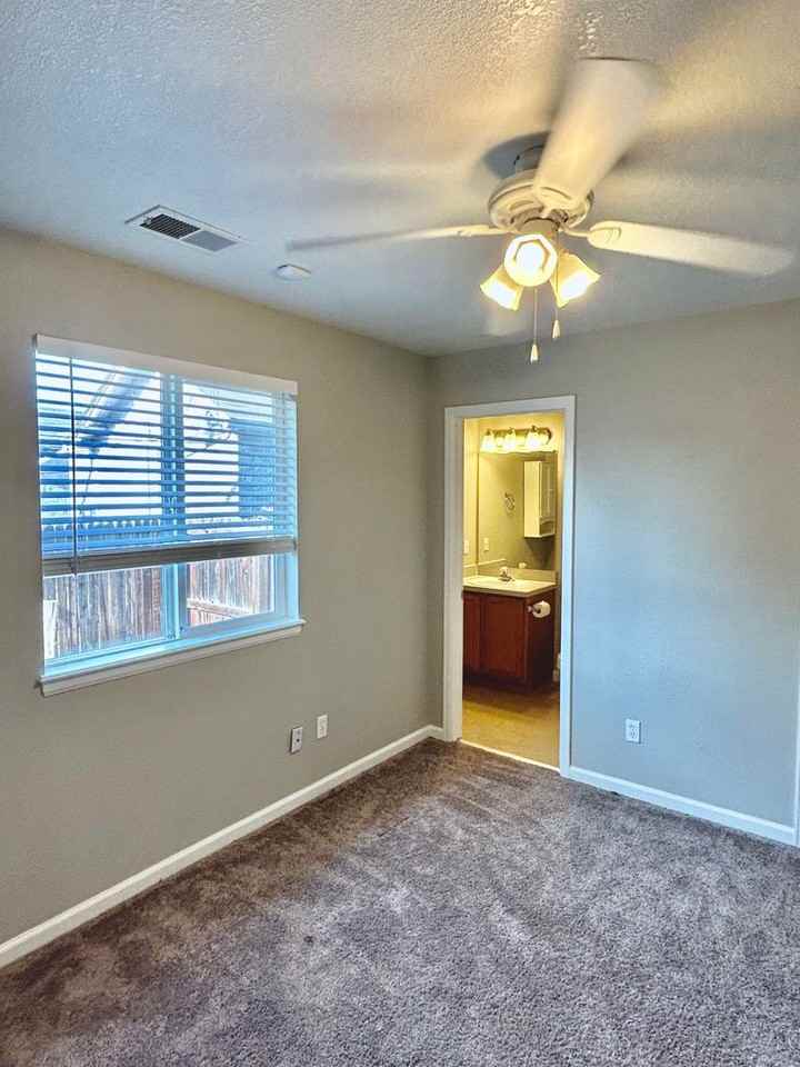 1463 Holly St - Photo 7 of 14