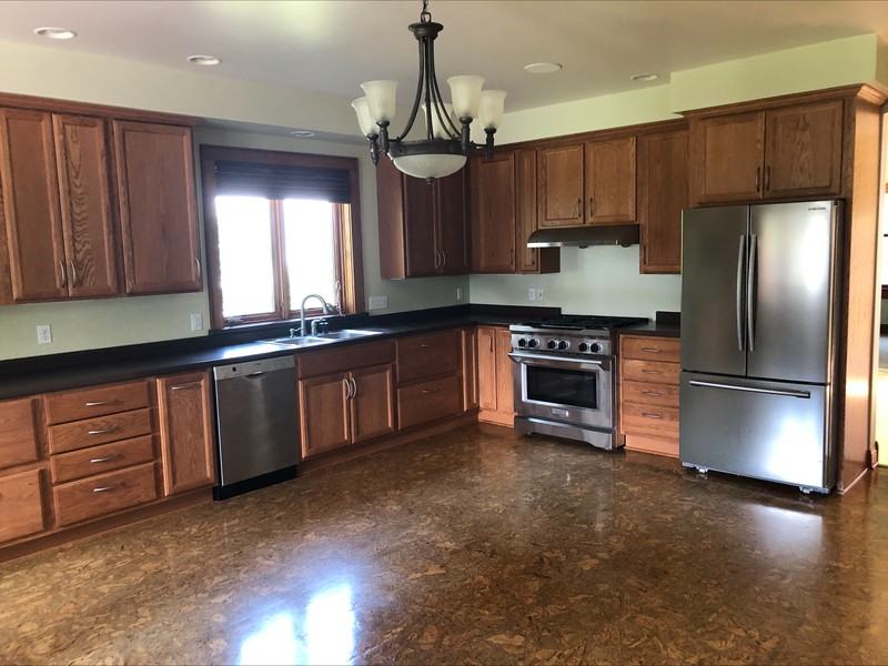 313 Michigan Ave - Photo 2 of 14