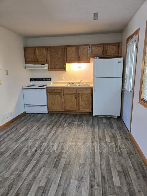 17 1/2 Park Crest Ct - Photo 3 of 9