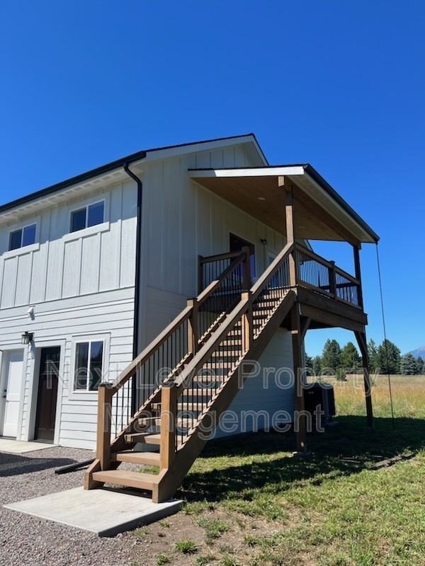 1005 Myers Ln - Photo 2 of 10