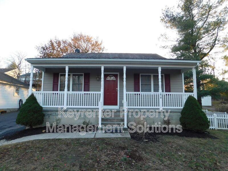 1050 B St - Photo 2 of 32