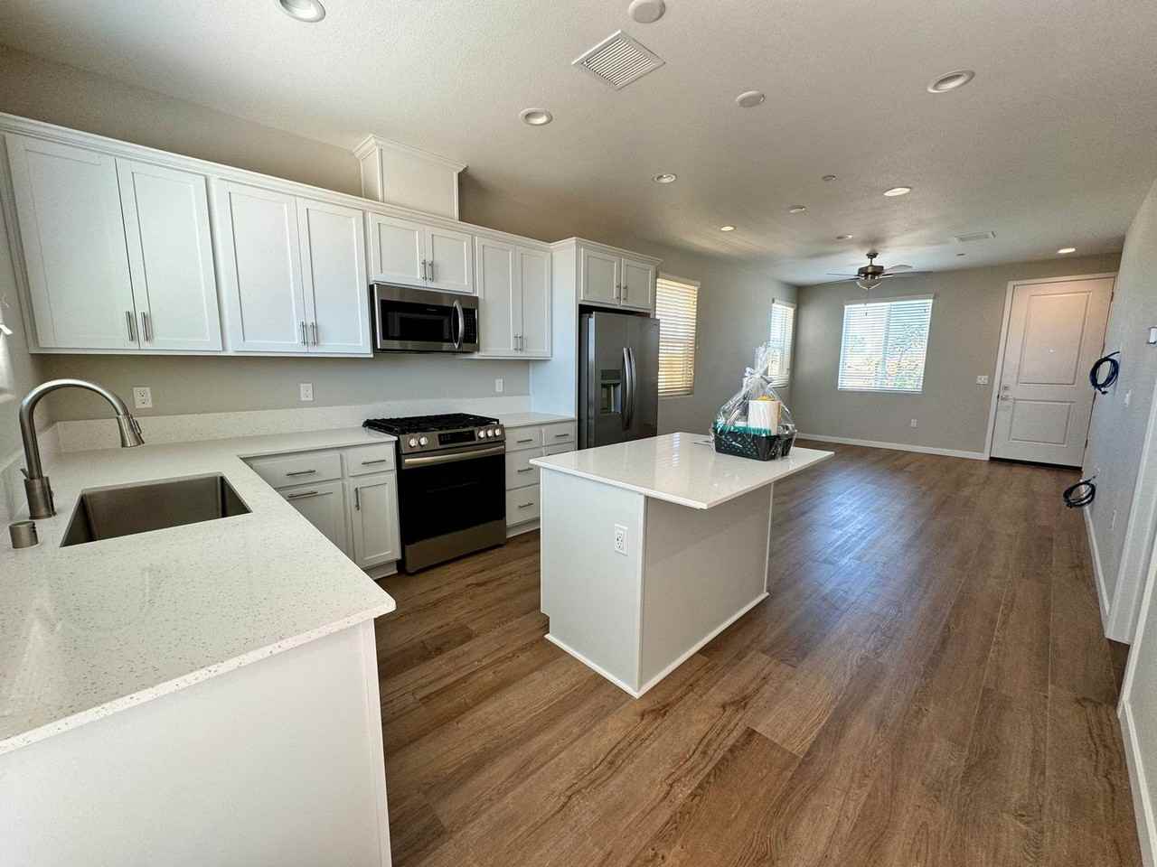 610 Mccaffrey Way - Photo 4 of 48