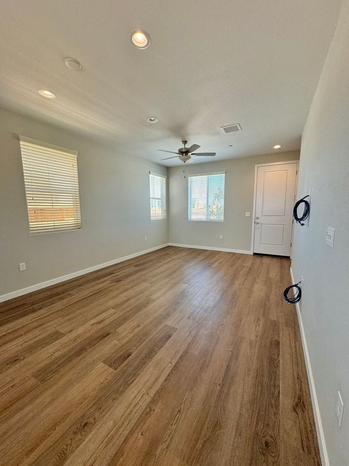 610 Mccaffrey Way - Photo 5 of 48