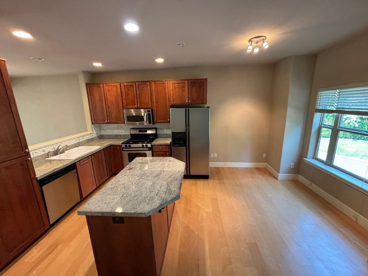 2145 Ne 50th Way - Photo 6 of 41