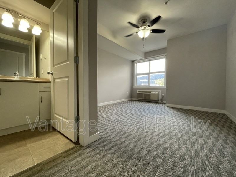 205 Glenmore Rd N - Photo 3 of 7