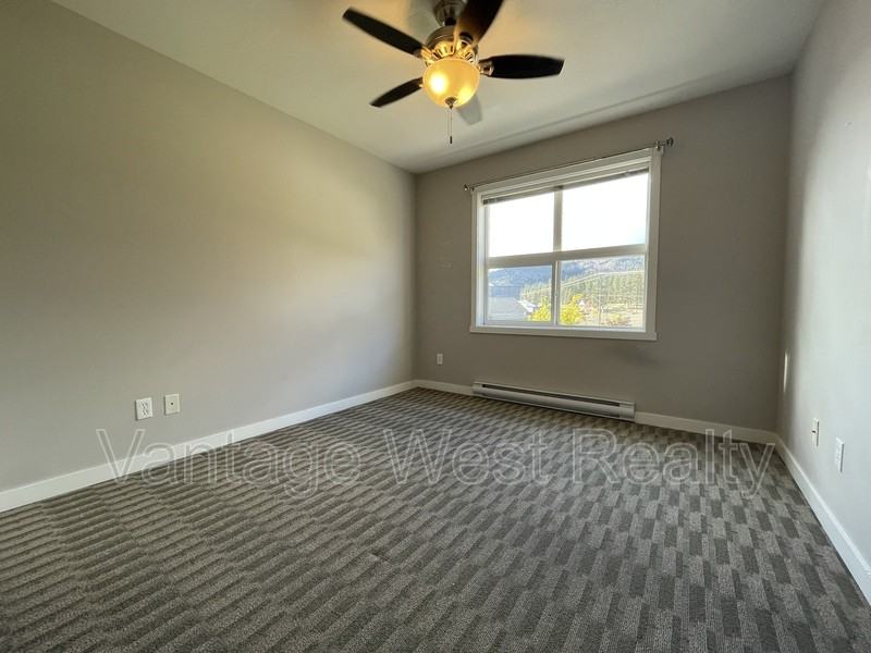 205 Glenmore Rd N - Photo 5 of 7