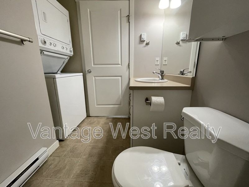 205 Glenmore Rd N - Photo 6 of 7