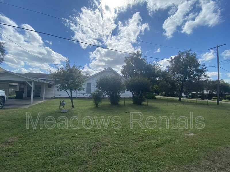 301 S Bordon St - Photo 6 of 32