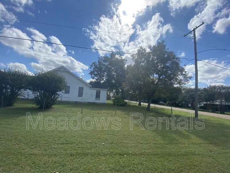 301 S Bordon St - Photo 7 of 32