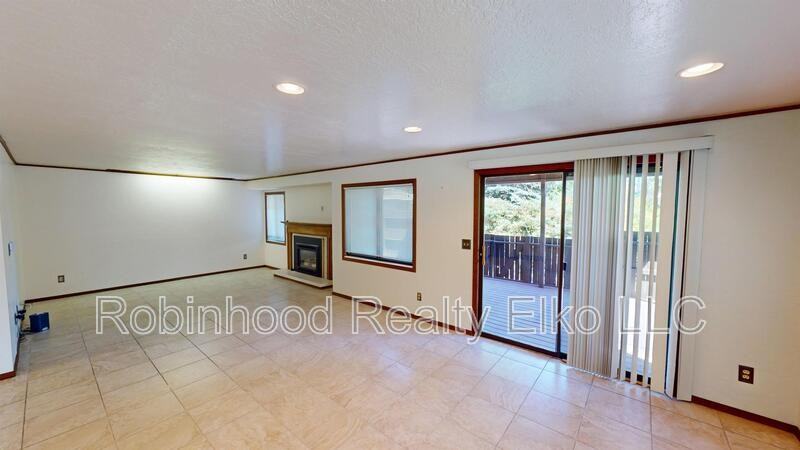 2075 Griswold Dr - Photo 3 of 25