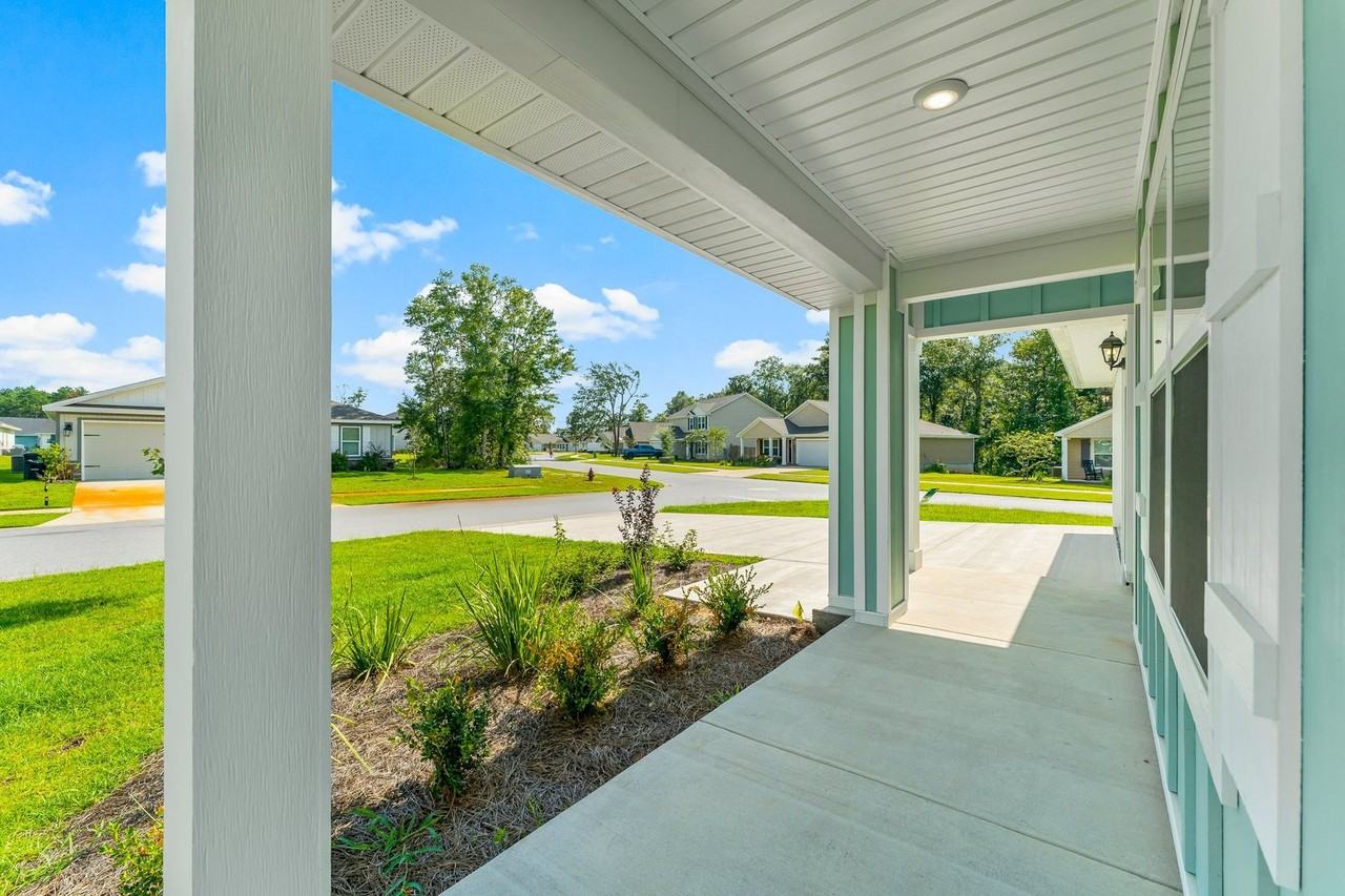 453 Riverwalk Cir - Photo 2 of 41