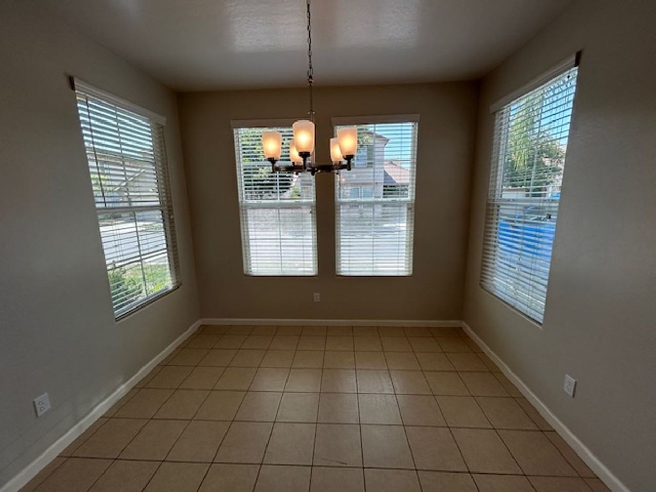 3248 N Memory St - Photo 4 of 12
