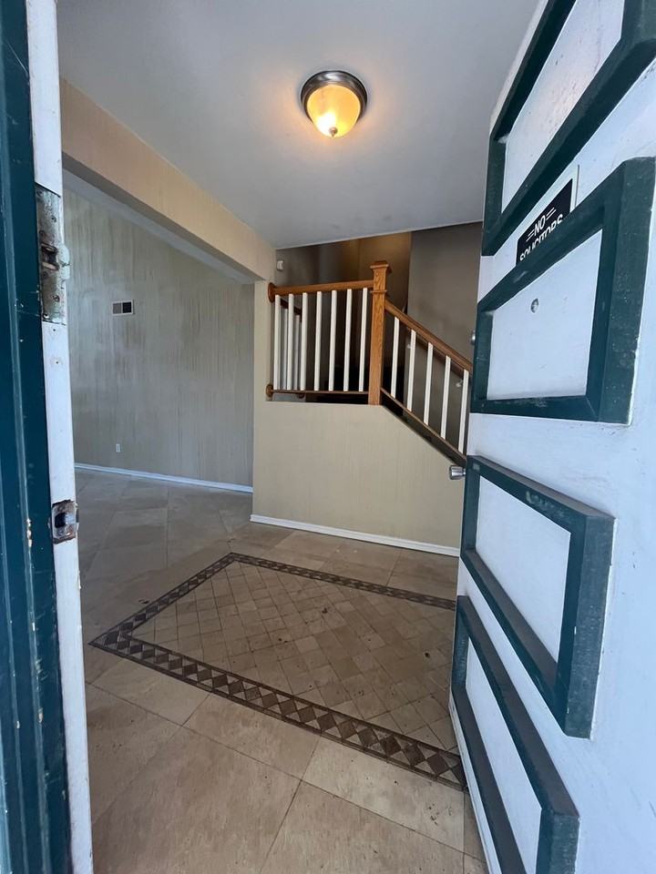 813 Firethorn St - Photo 2 of 13