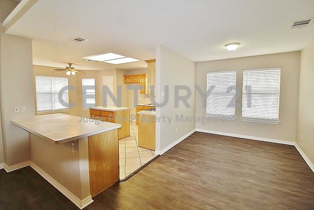 6209 Donna Dr - Photo 3 of 11