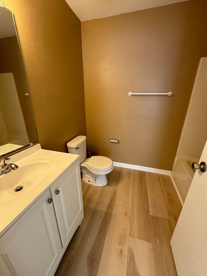 814H Caroline Ct - Photo 2 of 9