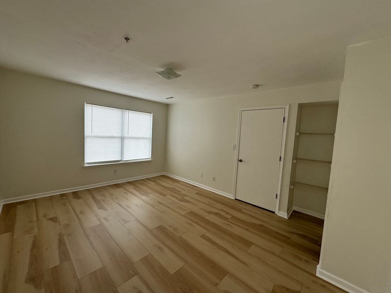 814H Caroline Ct - Photo 3 of 9