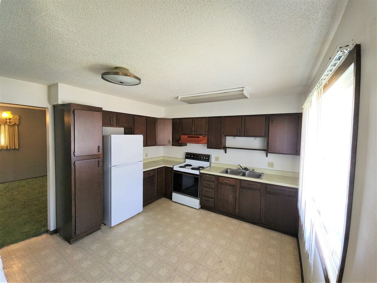 1024 Arrow Ave Ne - Photo 2 of 8