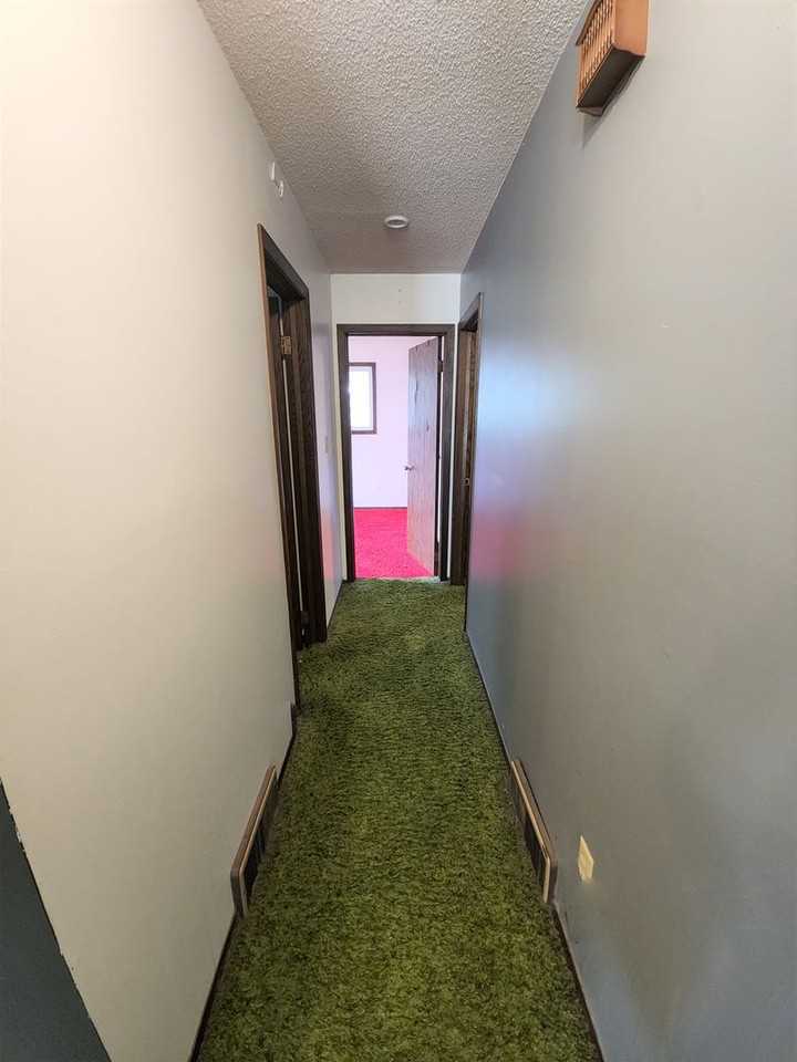 1024 Arrow Ave Ne - Photo 3 of 8