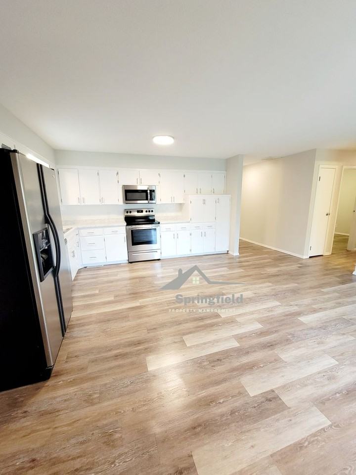 1252 E Cambridge St - Photo 3 of 19