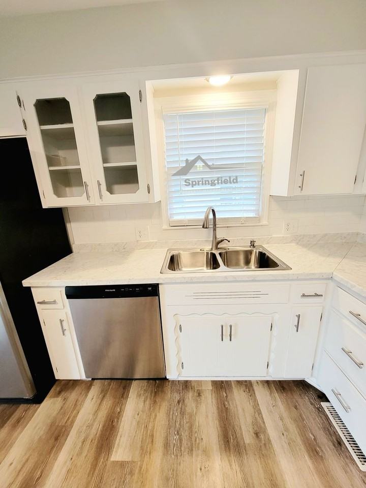 1252 E Cambridge St - Photo 6 of 19