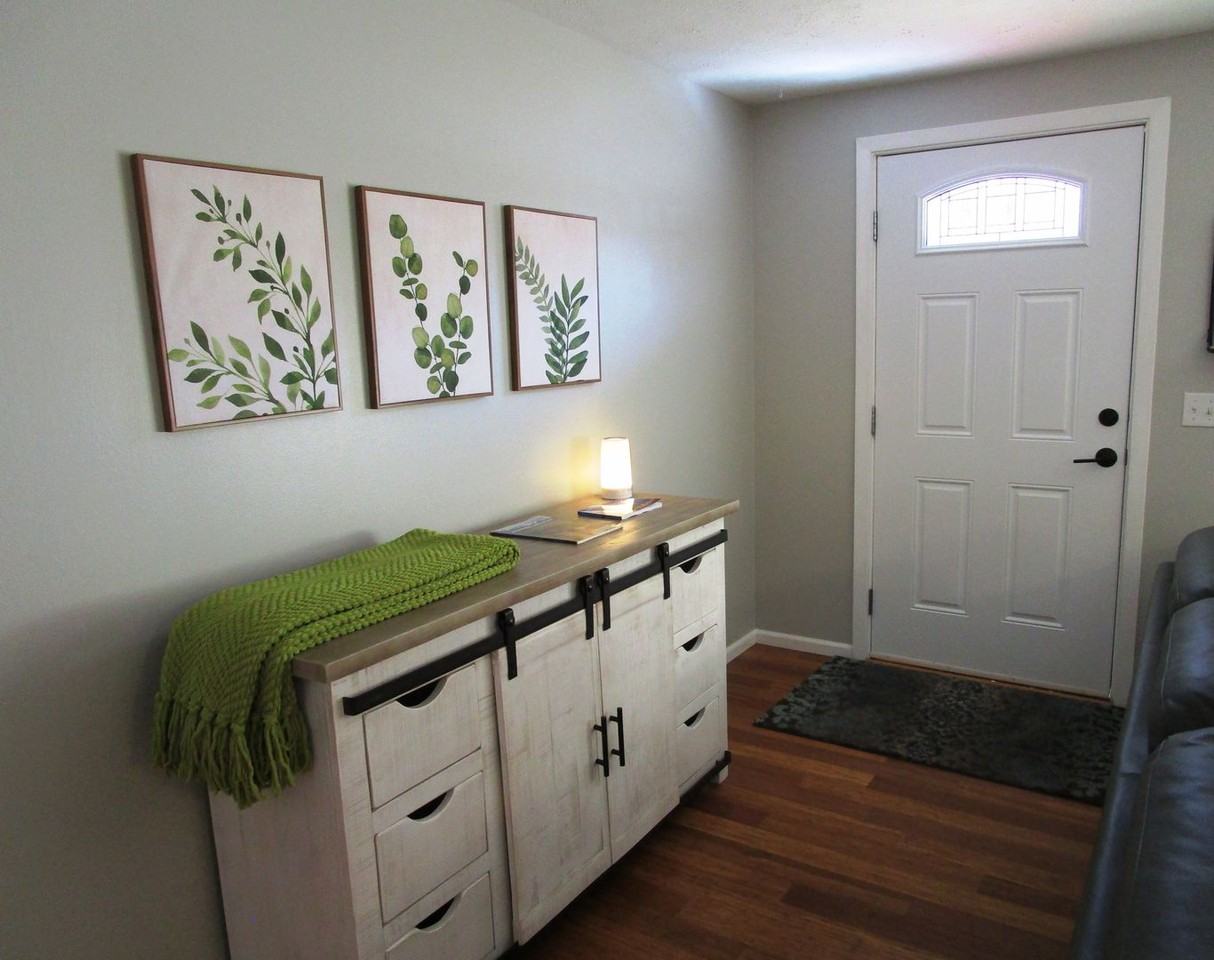 740 W 3rd St - Photo 3 of 18