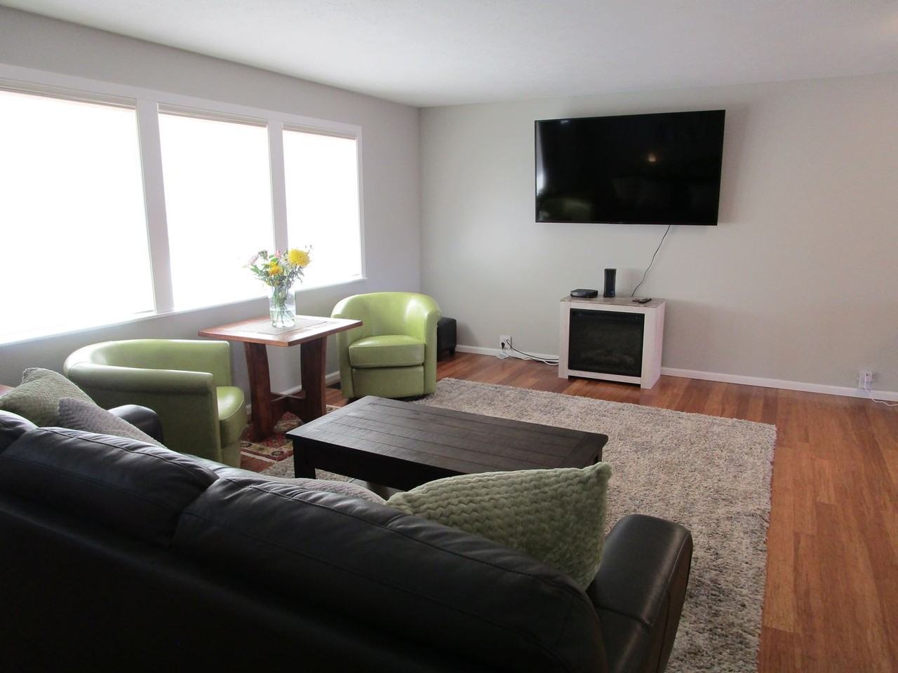 740 W 3rd St - Photo 5 of 18