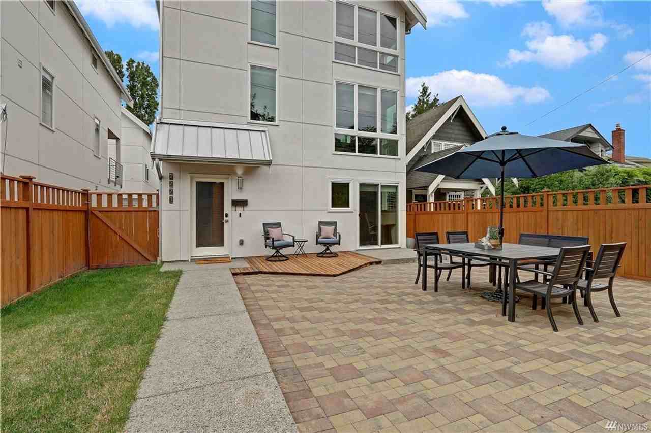 2771 59th Ave Sw - Photo 2 of 25