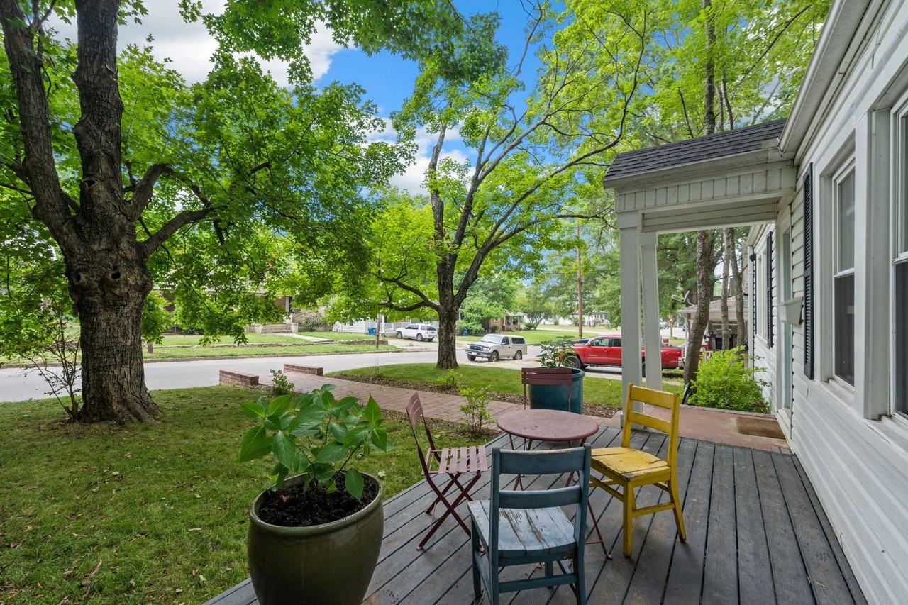 1209 Eva St - Photo 2 of 17