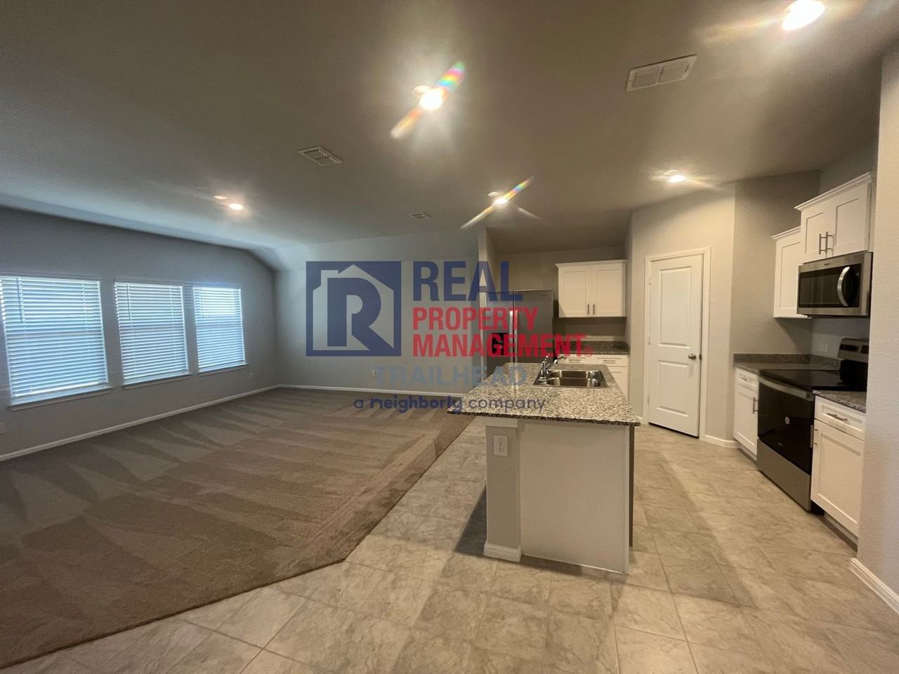 827 Peighton Dr - Photo 5 of 20