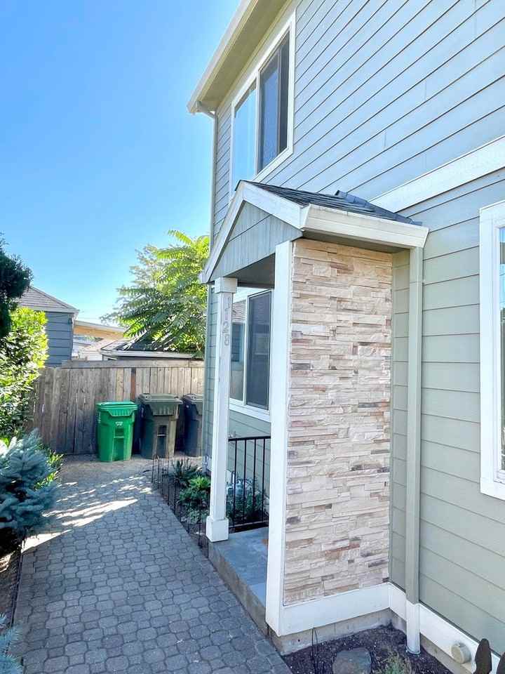 1128 Ne 60th Ave - Photo 3 of 19