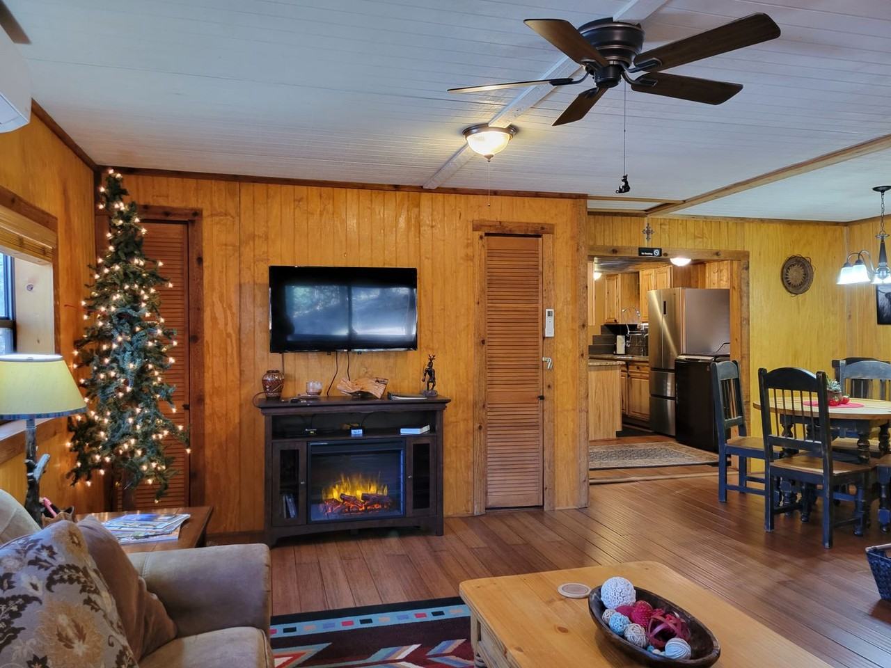 235 Hart Ave - Photo 7 of 36
