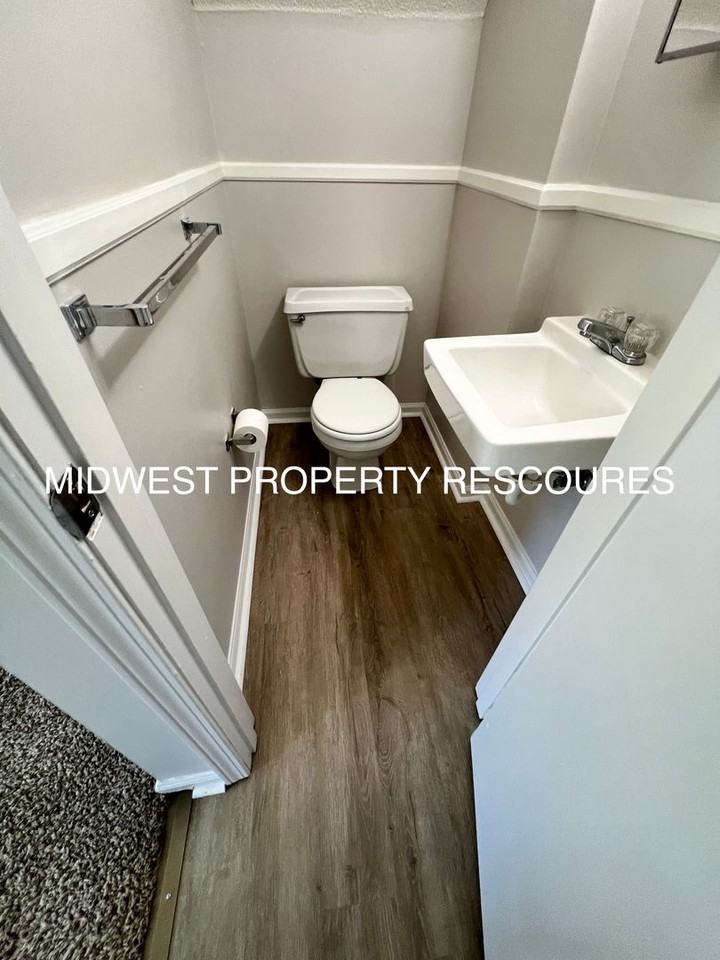 915 Nw Colbern Rd - Photo 2 of 11