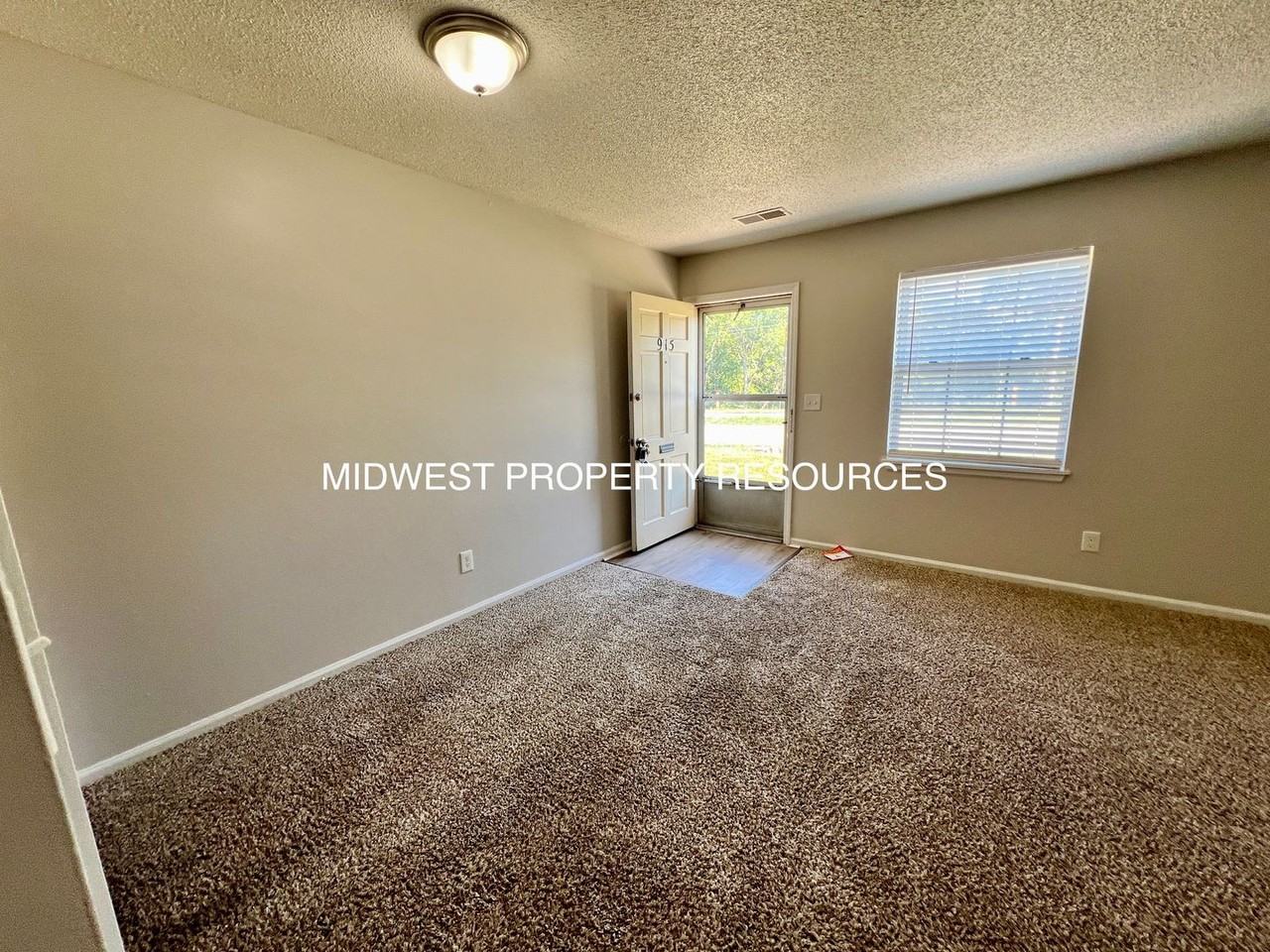 915 Nw Colbern Rd - Photo 4 of 11