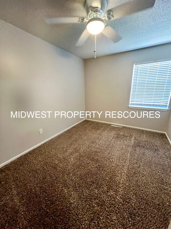 915 Nw Colbern Rd - Photo 5 of 11