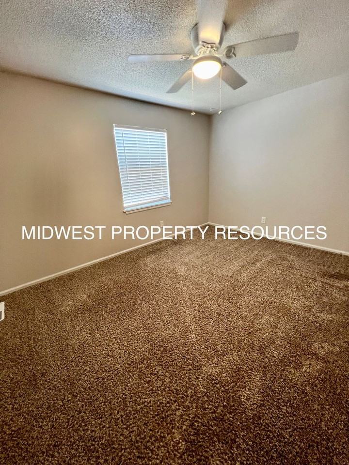 915 Nw Colbern Rd - Photo 7 of 11