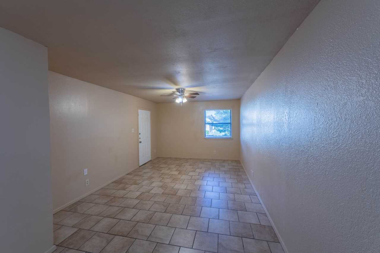 1105 Curtis Dr #A - Photo 3 of 20