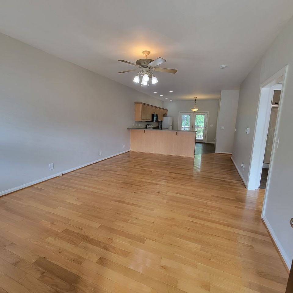 109 Eastgate Cir - Photo 3 of 15