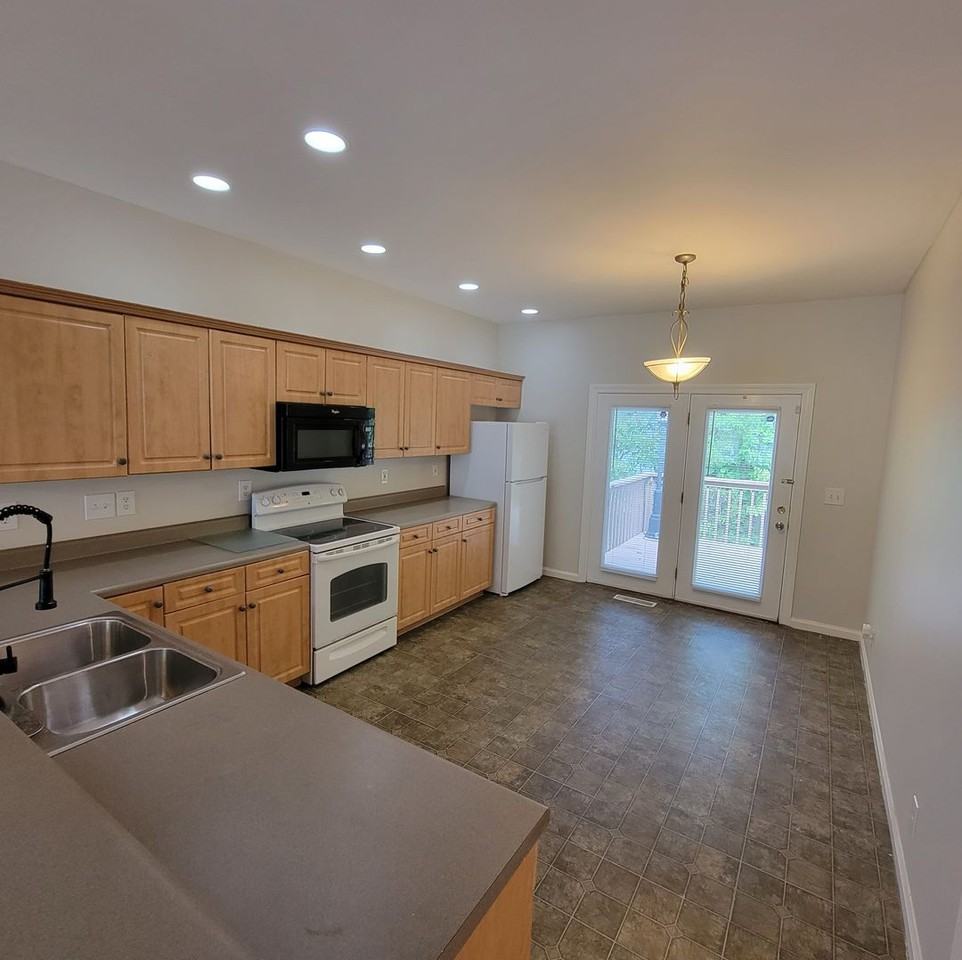 109 Eastgate Cir - Photo 5 of 15