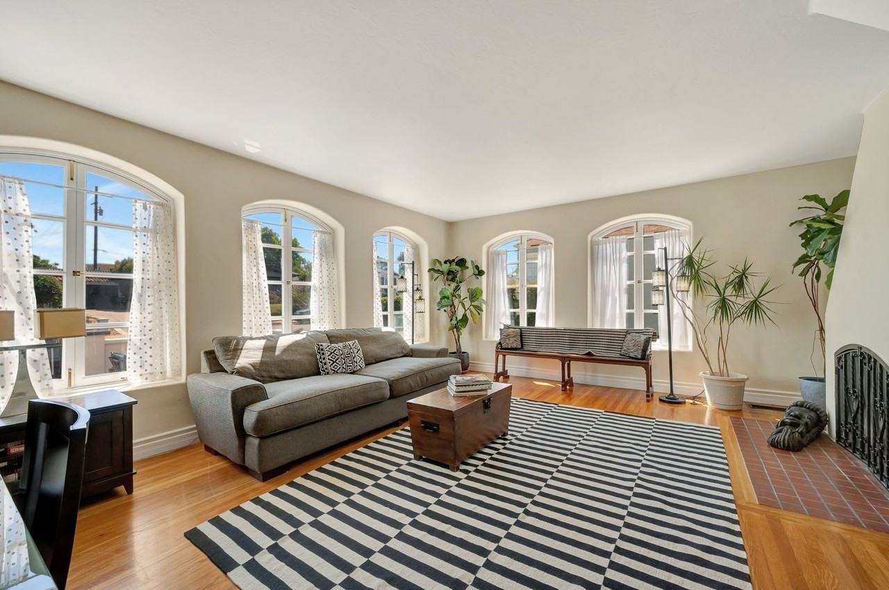 3008 James St - Photo 3 of 30