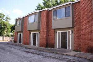 featured image of 1221 W Hopkins St