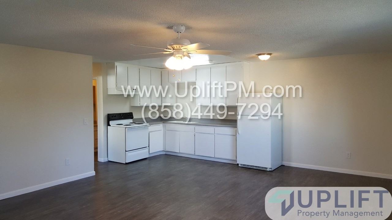 B St (1038) (Ramona) - Photo 2 of 9