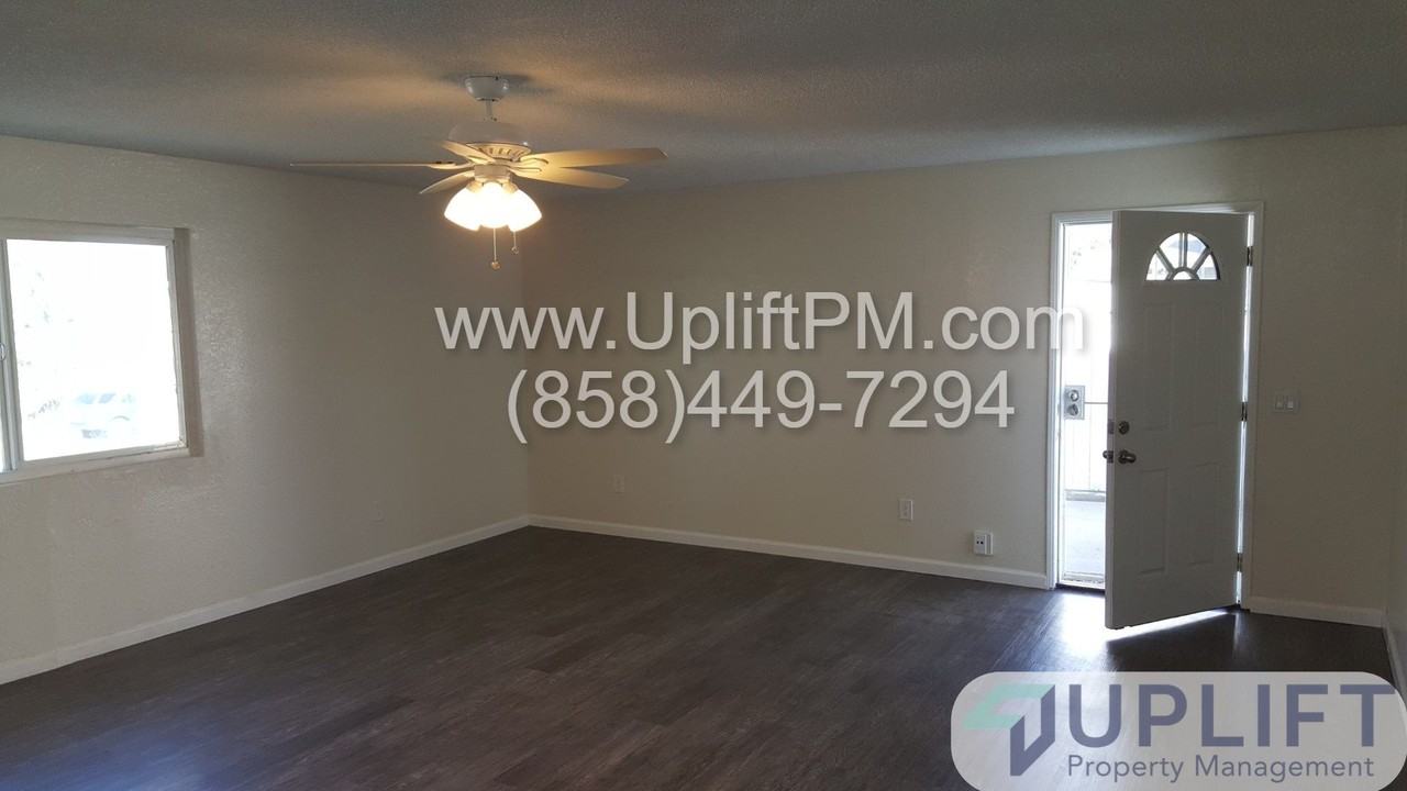 B St (1038) (Ramona) - Photo 3 of 9