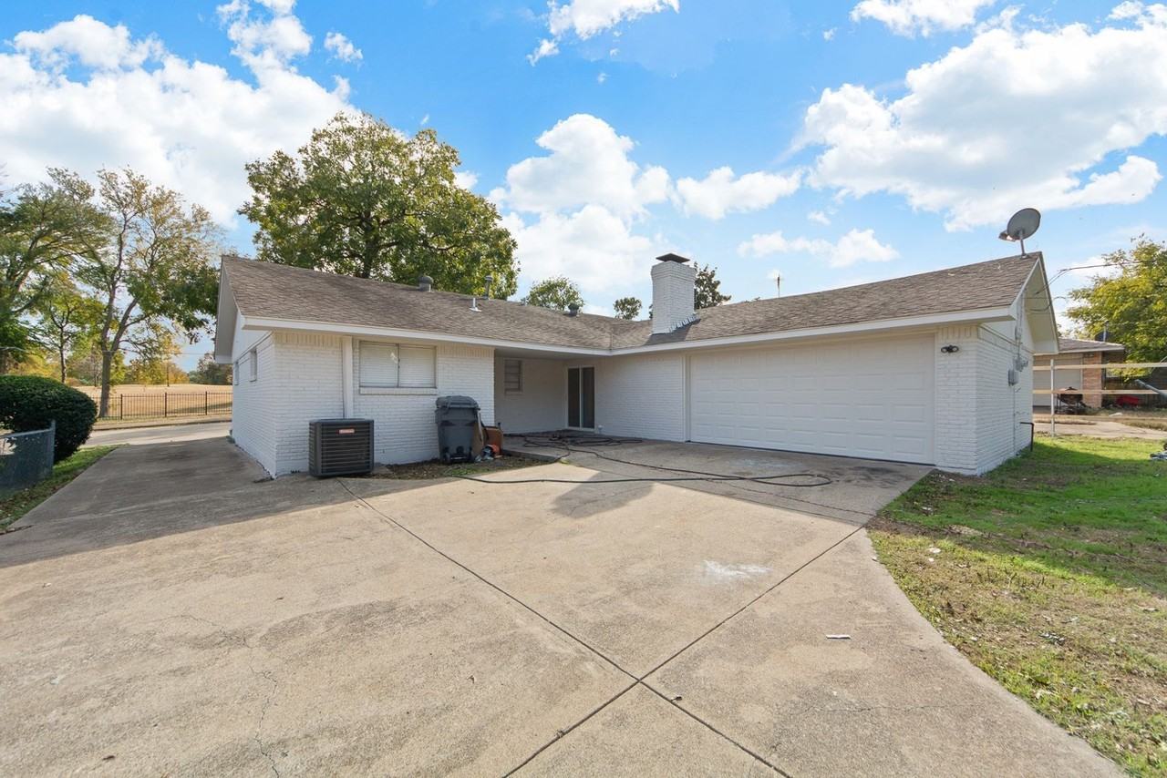 2035 Southerland Ave - Photo 3 of 14