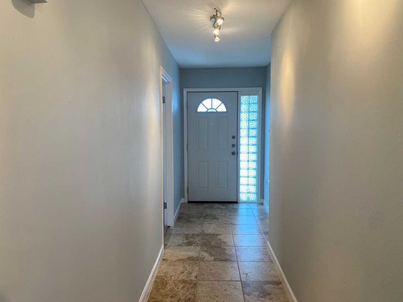 326 Mackeral St - Photo 2 of 18