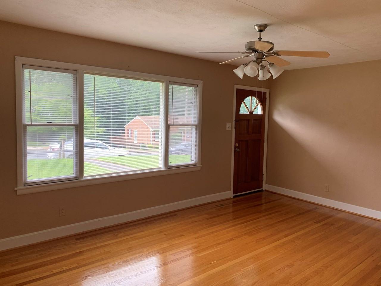 4629 Ferncliff Dr - Photo 2 of 10