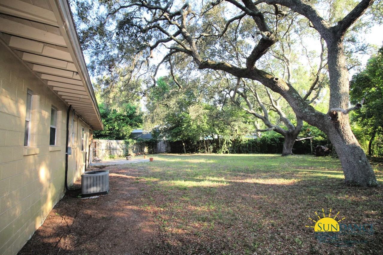 101 Wellington Rd - Photo 3 of 5